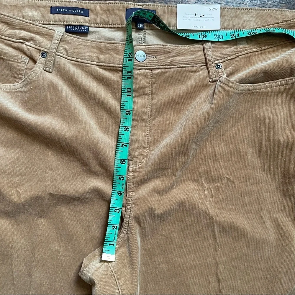 NWT NYDJ wide leg corduroy pants in sand dune size 22W